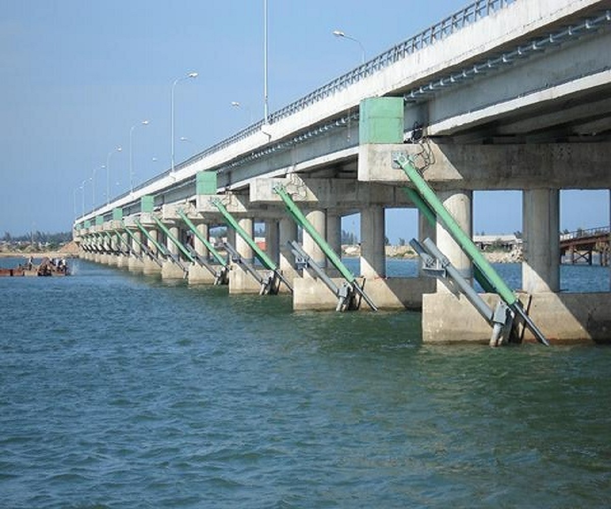 Supply of hydraulic equipments